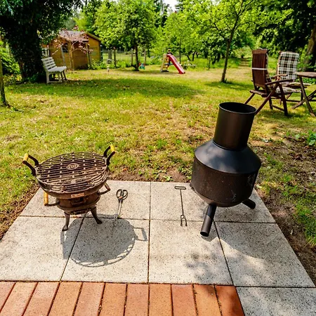 Winterruhe Am See, Mit Gemuetlichem Abendfeuer, Purer & Einem Warmen Kachelofen In Omas Luetter Obstbutze *