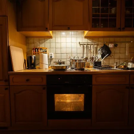 Winterruhe Am See, Mit Gemuetlichem Abendfeuer, Purer & Einem Warmen Kachelofen In Omas Luetter Obstbutze *