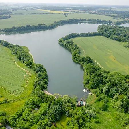 Winterruhe Am See, Mit Gemuetlichem Abendfeuer, Purer & Einem Warmen Kachelofen In Omas Luetter Obstbutze Lübstorf