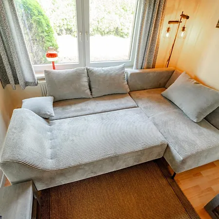 Winterruhe Am See, Mit Gemuetlichem Abendfeuer, Purer & Einem Warmen Kachelofen In Omas Luetter Obstbutze