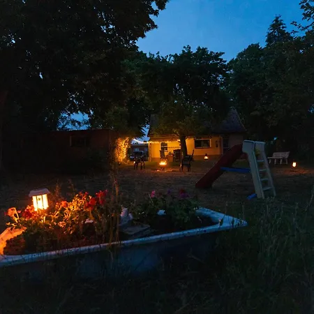 Winterruhe Am See, Mit Gemuetlichem Abendfeuer, Purer & Einem Warmen Kachelofen In Omas Luetter Obstbutze Lübstorf