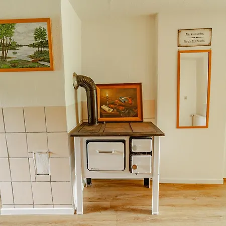 Winterruhe Am See, Mit Gemuetlichem Abendfeuer, Purer & Einem Warmen Kachelofen In Omas Luetter Obstbutze Lübstorf