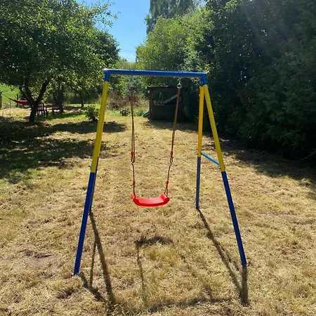 Winterruhe Am See, Mit Gemuetlichem Abendfeuer, Purer & Einem Warmen Kachelofen In Omas Luetter Obstbutze