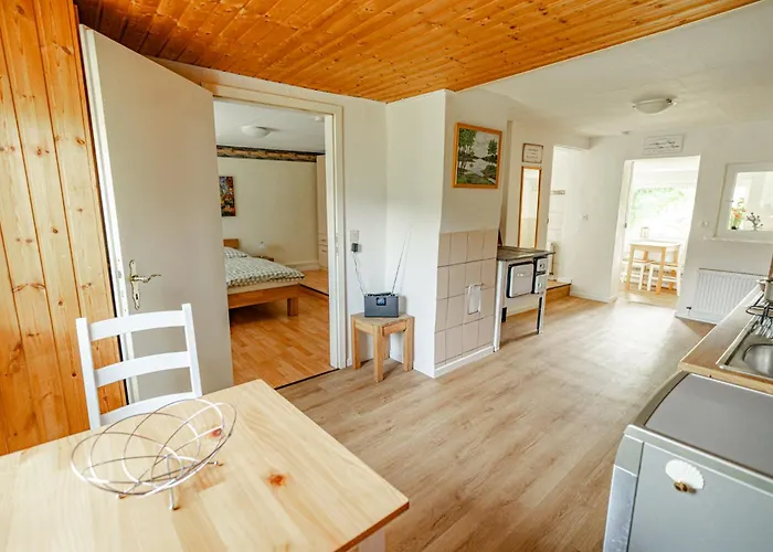 Daire Traeumen Unter Baeumen - Omas Luette Obstbutze Am